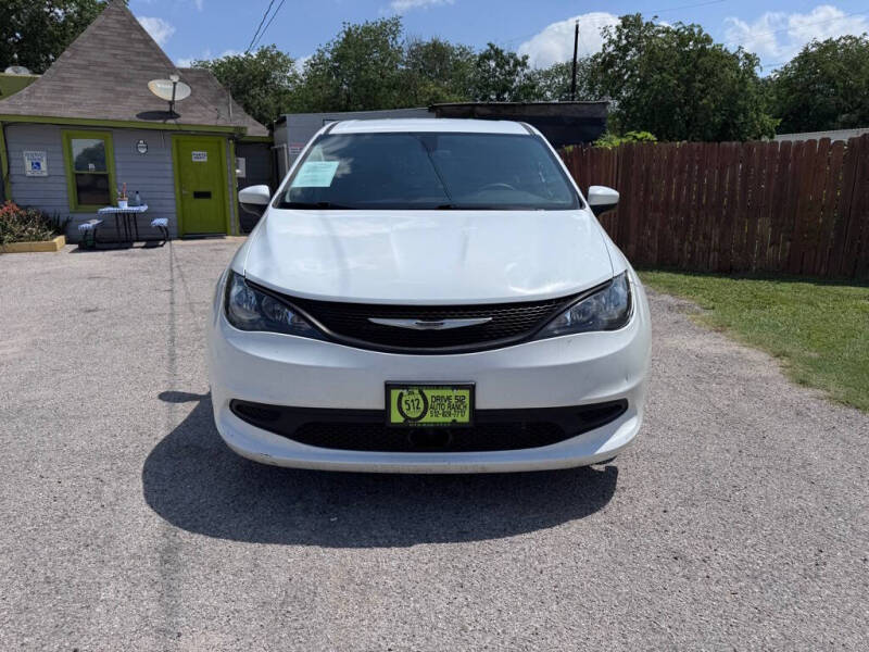 2022 Chrysler Voyager LX