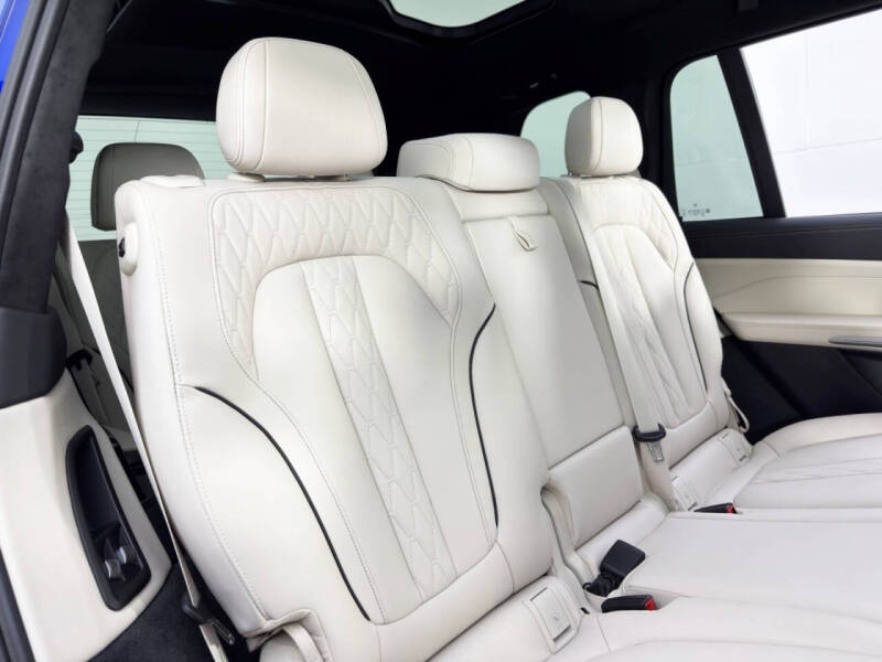 2024 BMW X7 M60i
