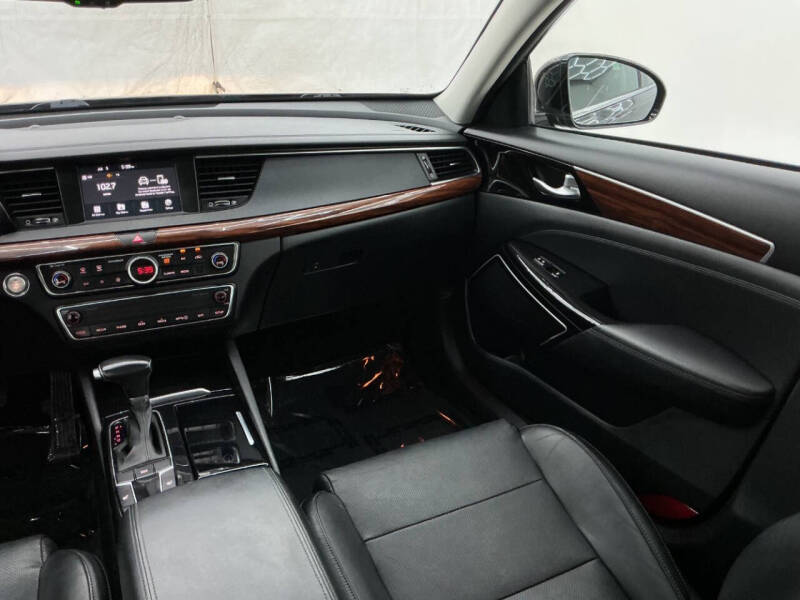 2018 Kia Cadenza Premium