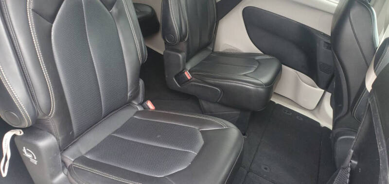 2020 Chrysler Voyager LXi