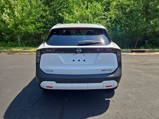 2025 Nissan Kicks SR