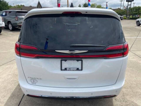 2024 Chrysler Pacifica Touring L