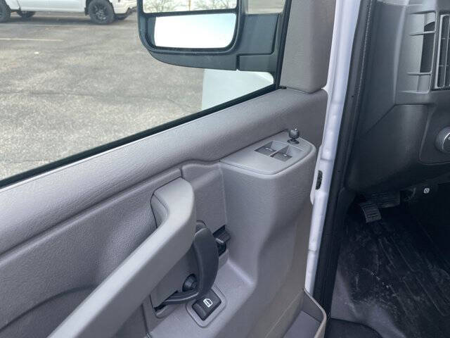 2025 Chevrolet Express 2500