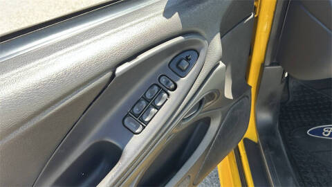 2004 Ford Mustang GT Deluxe