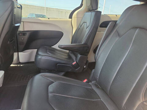 2017 Chrysler Pacifica Touring-L Plus