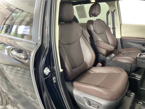 2022 Toyota Sienna Platinum 7-Passenger