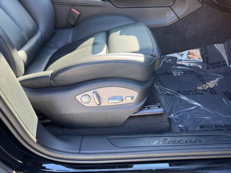 2023 Porsche Macan T