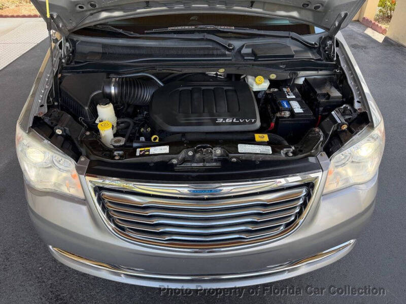 2013 Chrysler Town and Country Limited
