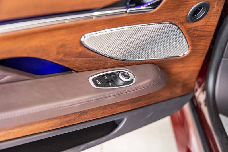 2025 Aston Martin DB12 V8