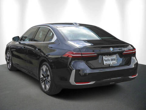 2025 BMW 5 Series 530i