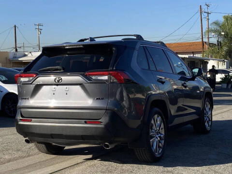 2020 Toyota RAV4 XLE Premium