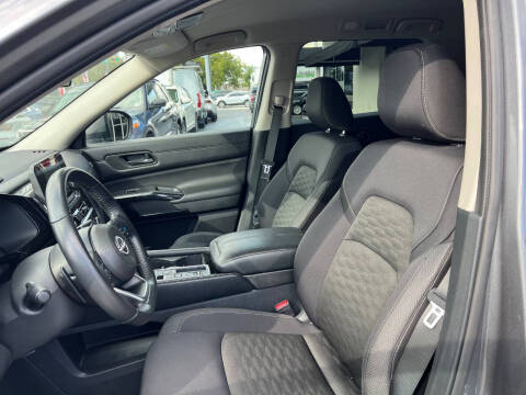 2024 Nissan Pathfinder SV