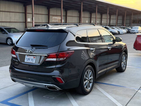 2017 Hyundai Santa Fe SE