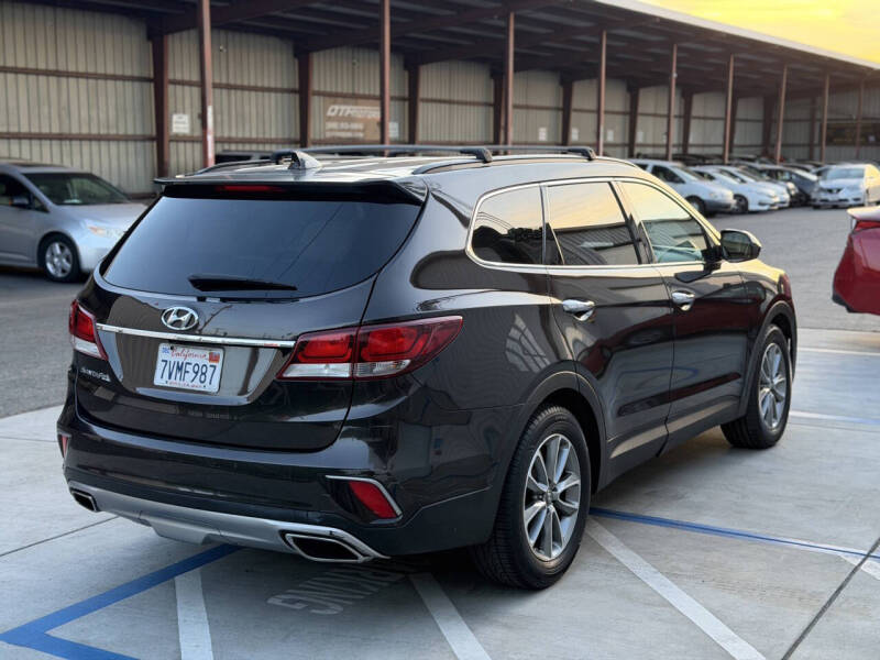 2017 Hyundai Santa Fe SE