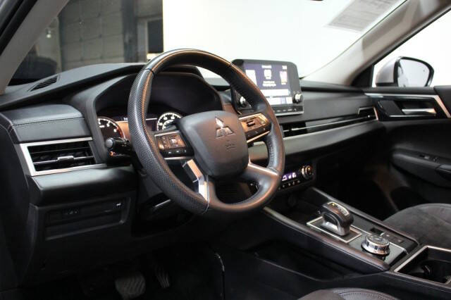 2023 Mitsubishi Outlander SE