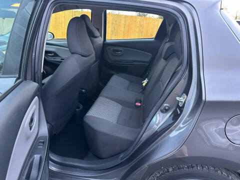 2015 Toyota Yaris 5-Door LE