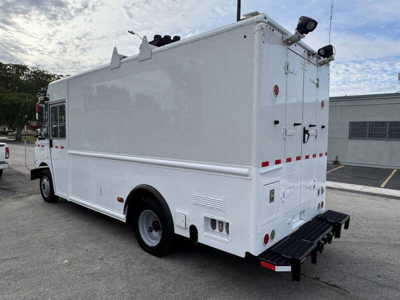 2016 Freightliner MT45 Chassis