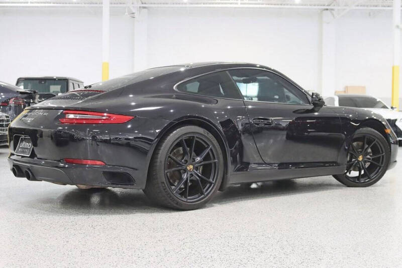 2019 Porsche 911 Carrera