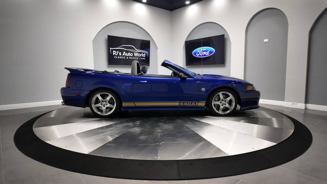 2004 Ford Mustang 4