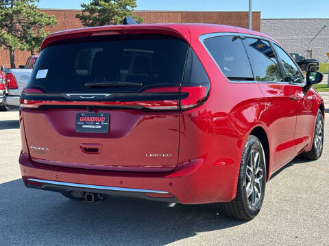 2027 Chrysler Pacifica Limited