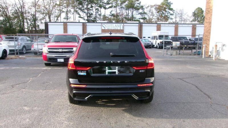 2025 Volvo XC60 B5 Core Dark Theme