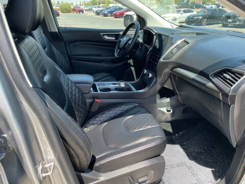 2023 Ford Edge Titanium