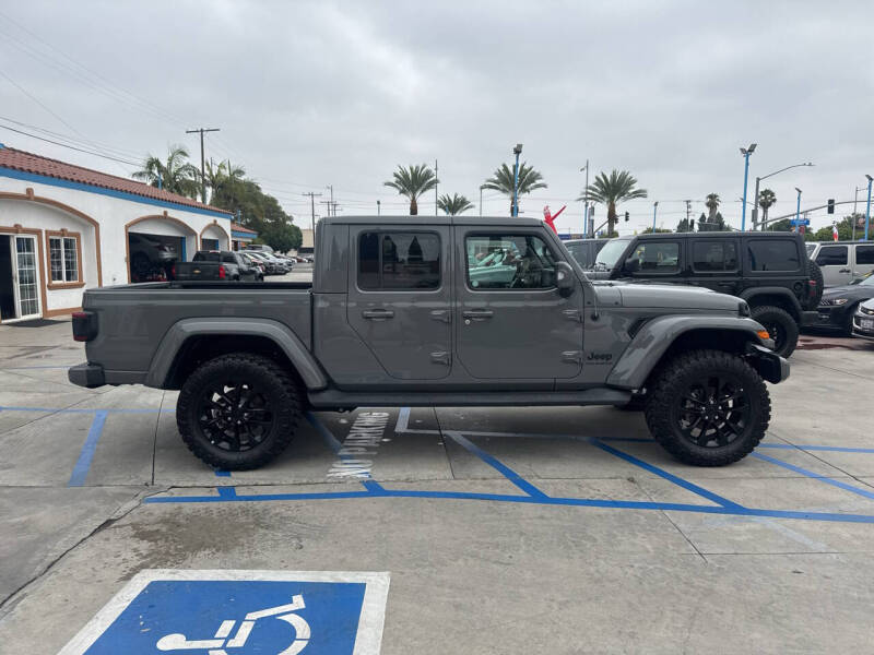 2023 Jeep Gladiator Overland