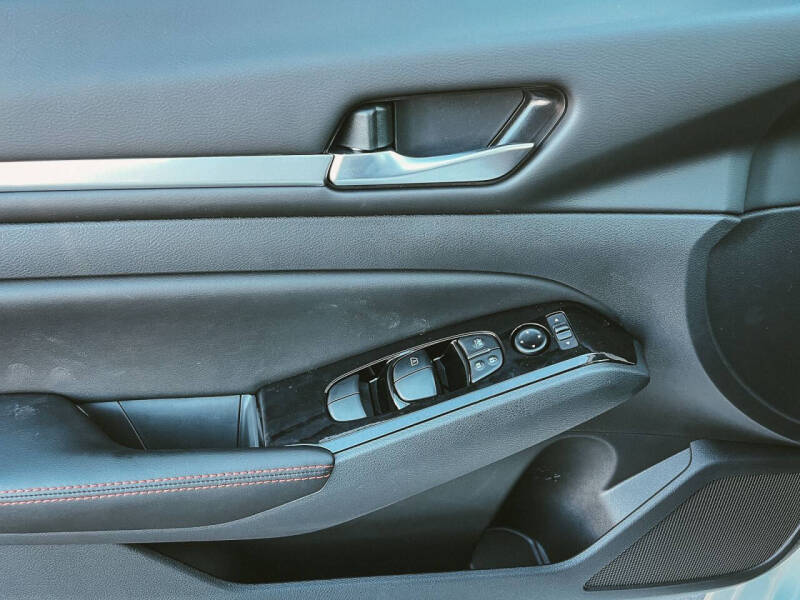 2025 Nissan Altima 2.5 SR