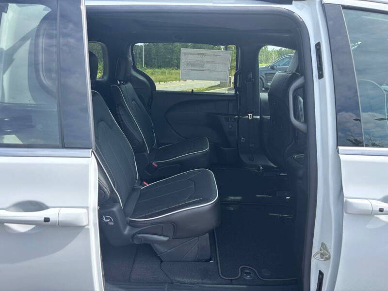 2027 Chrysler Pacifica Limited