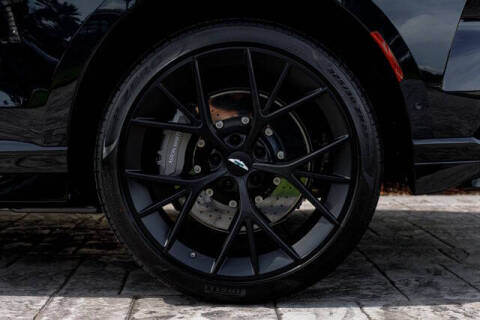 2025 Aston Martin DBX 707