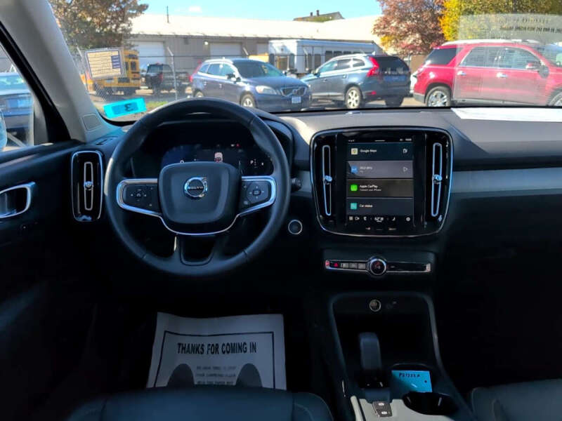 2025 Volvo XC40 B5 Core Bright Theme