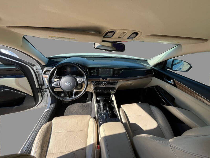 2018 Kia Cadenza Premium