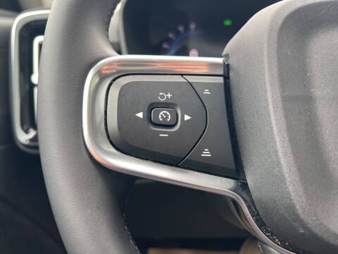 2023 Volvo XC40 B5 Plus Dark Theme