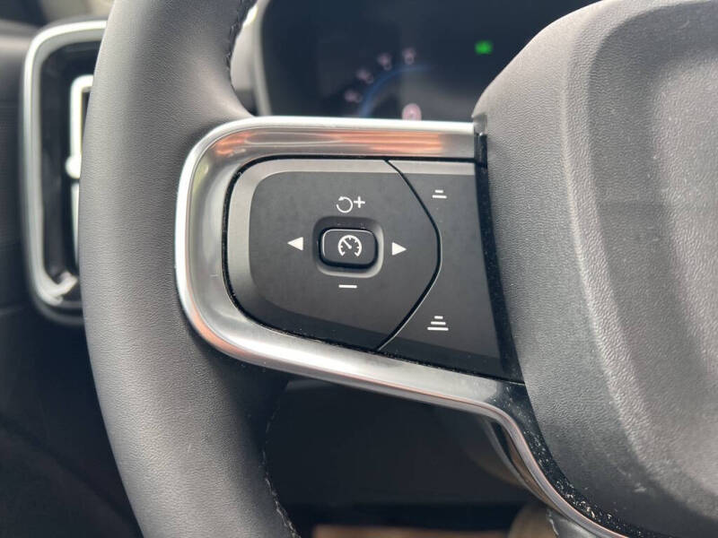 2023 Volvo XC40 B5 Plus Dark Theme