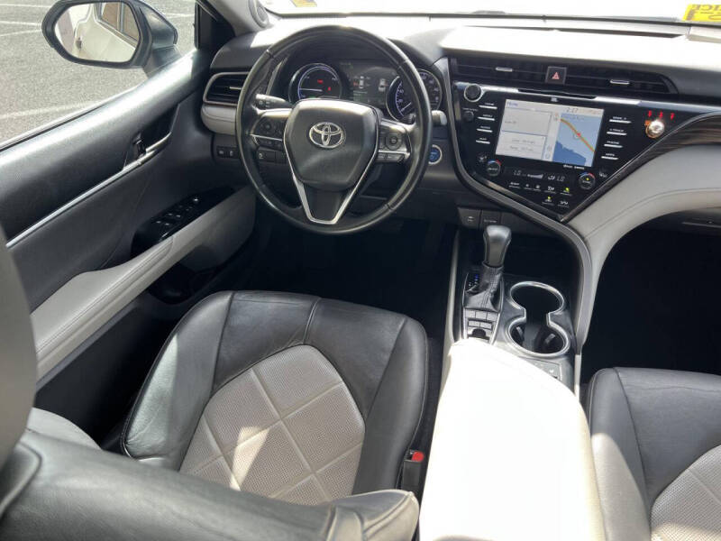 2019 Toyota Camry Hybrid XLE