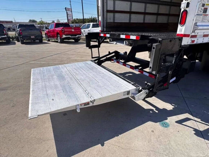 2017 Freightliner M2 106