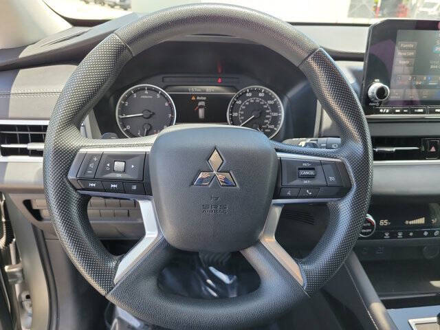 2024 Mitsubishi Outlander ES