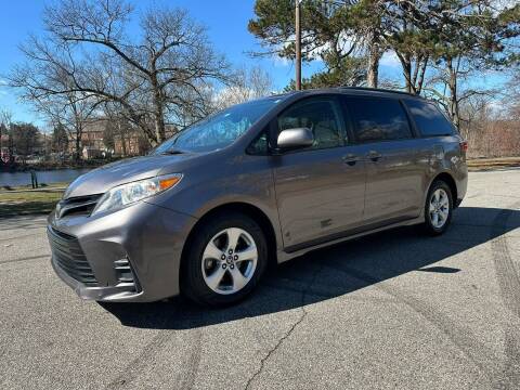 2018 Toyota Sienna for sale at Class Auto Trade Inc. in Paterson NJ