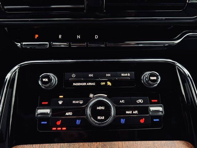 2022 Lincoln Navigator Black Label