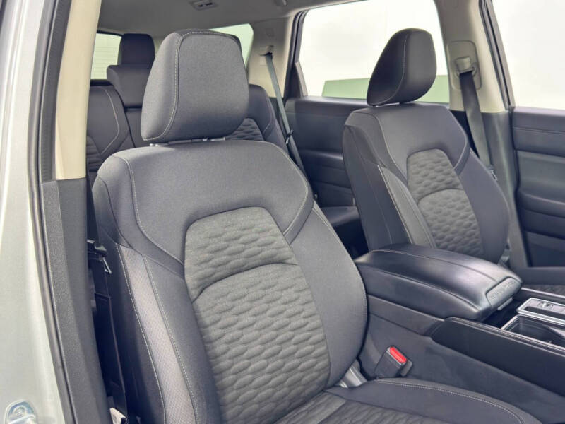 2022 Nissan Pathfinder SV