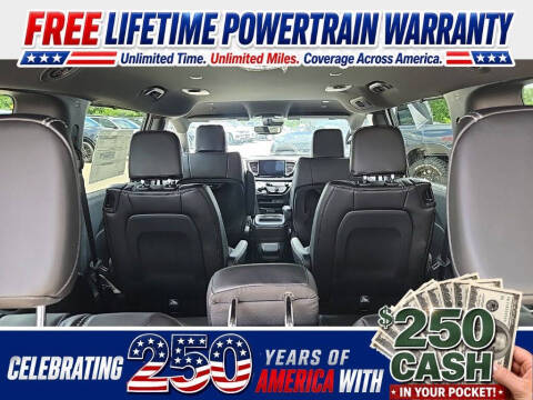 2027 Chrysler Pacifica Select