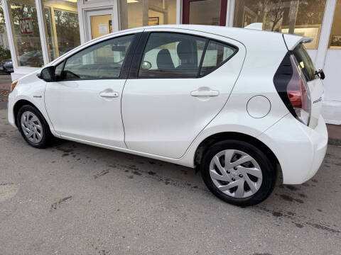 2016 Toyota Prius c Three