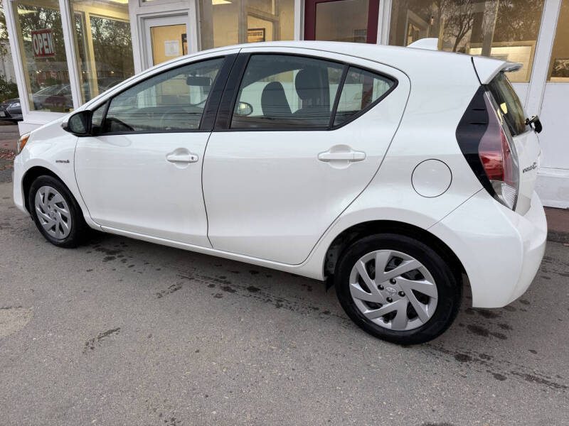 2016 Toyota Prius c Three