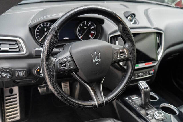 2022 Maserati Ghibli 12