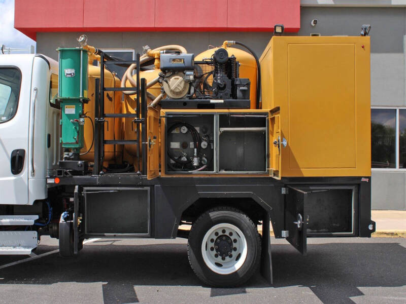 2020 Freightliner M2 106
