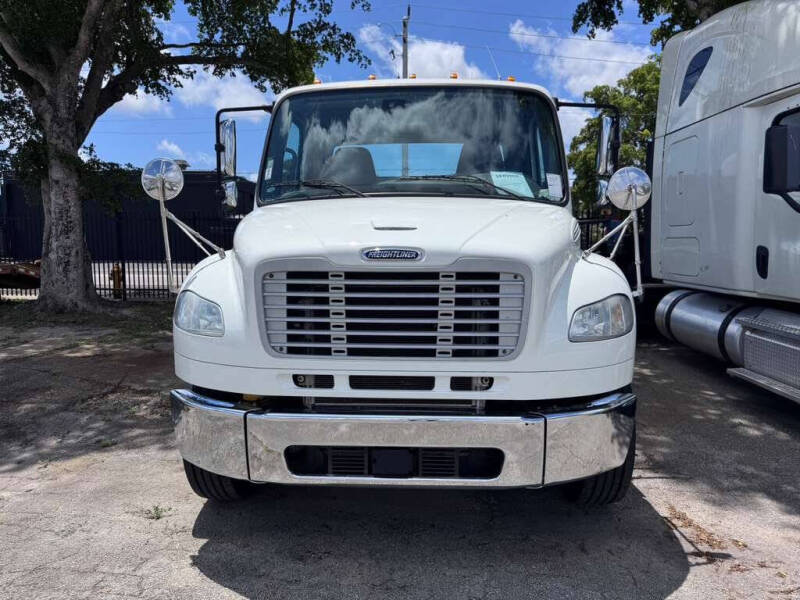2017 Freightliner M2 106