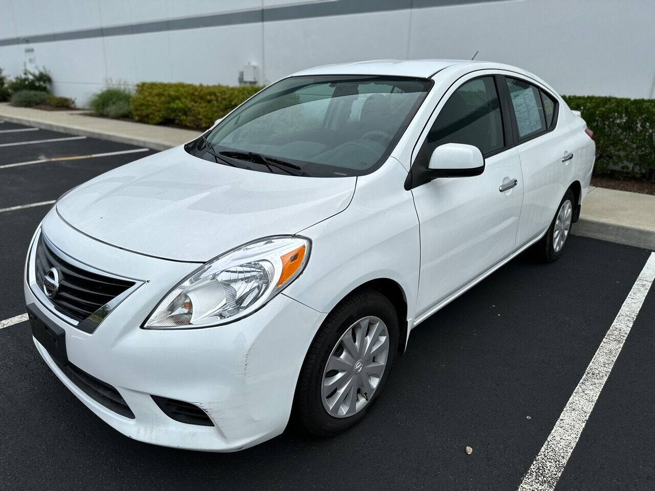 white 2013 nissan versa