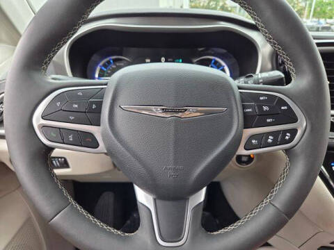 2024 Chrysler Pacifica Plug-In Hybrid Select