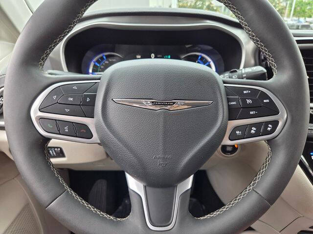 2024 Chrysler Pacifica Plug-In Hybrid Select