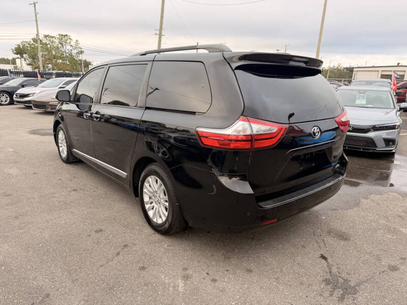 2017 Toyota Sienna XLE Premium 8-Passenger